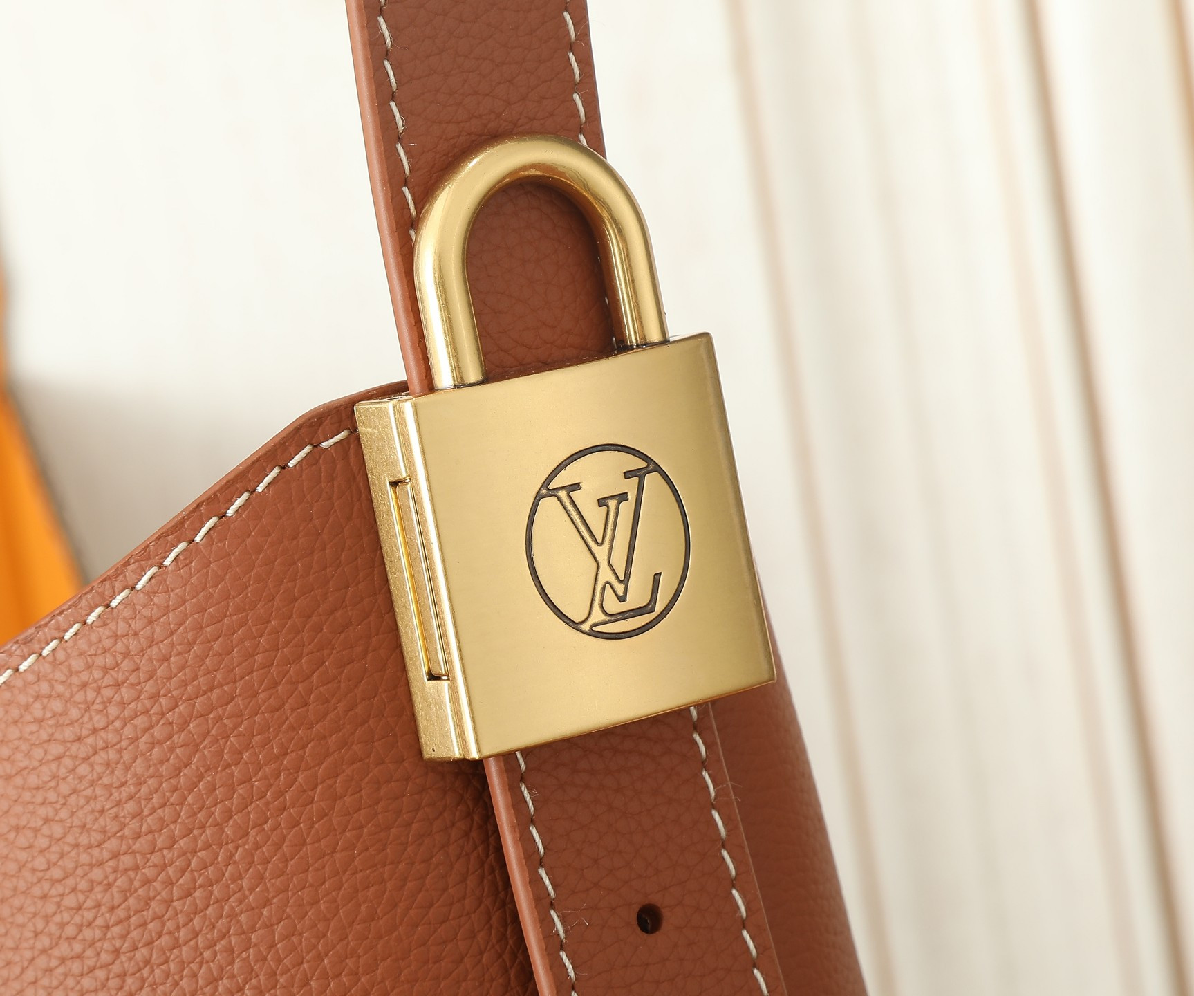 LV Low Key Hobo MM M25354 12.2 x 13.8 x 7.1 in