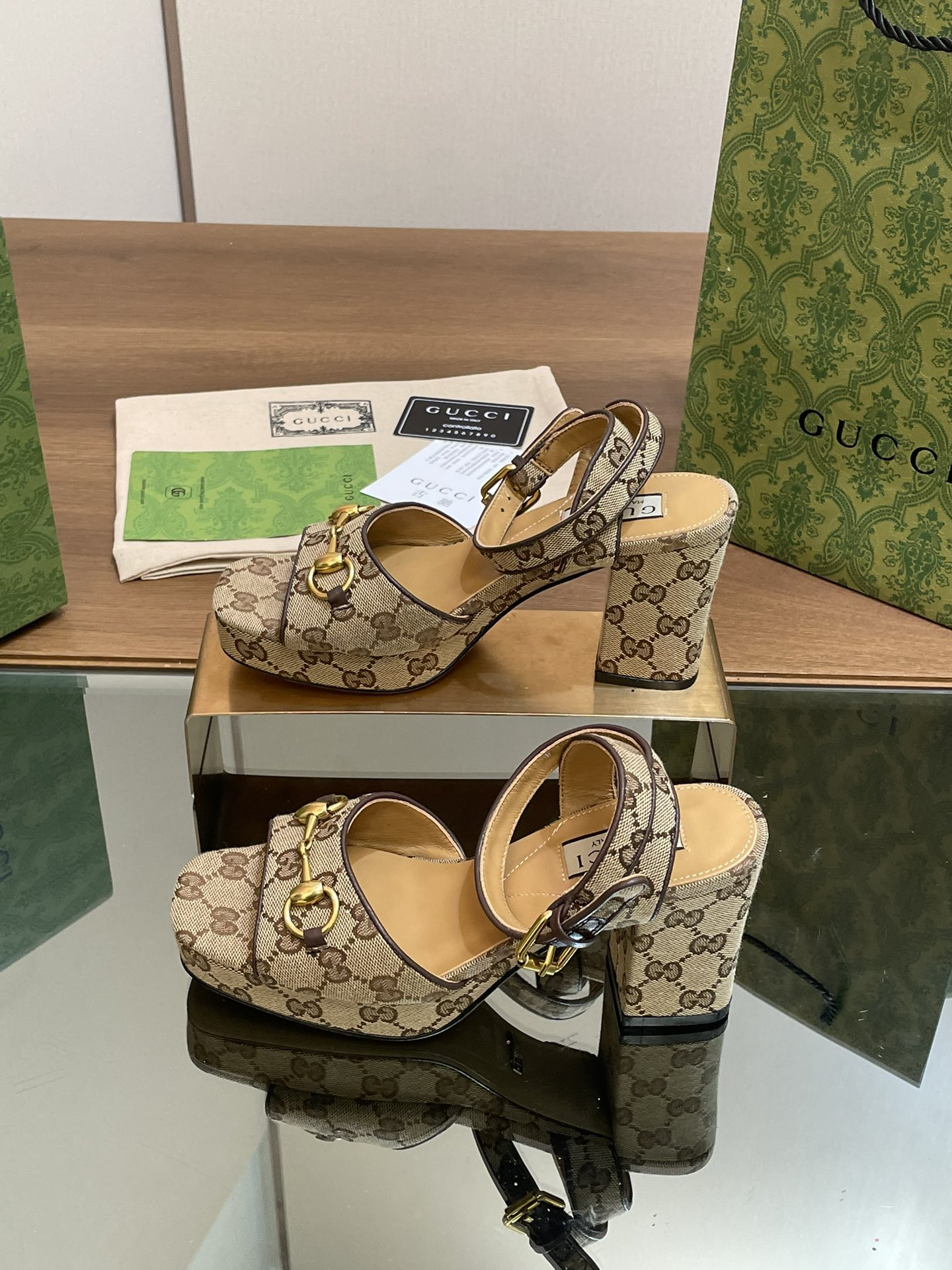 ua G*u*i horsebit platform sandal