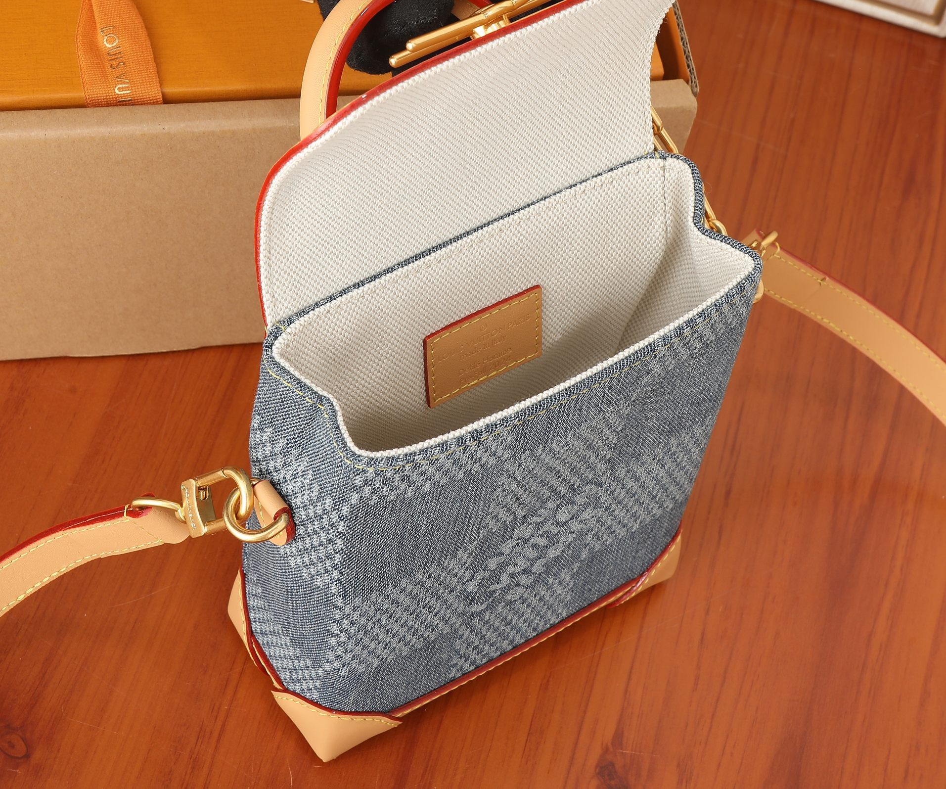LV Nano Steamer N40751 5.9 x 7.1 x 2.8 inches