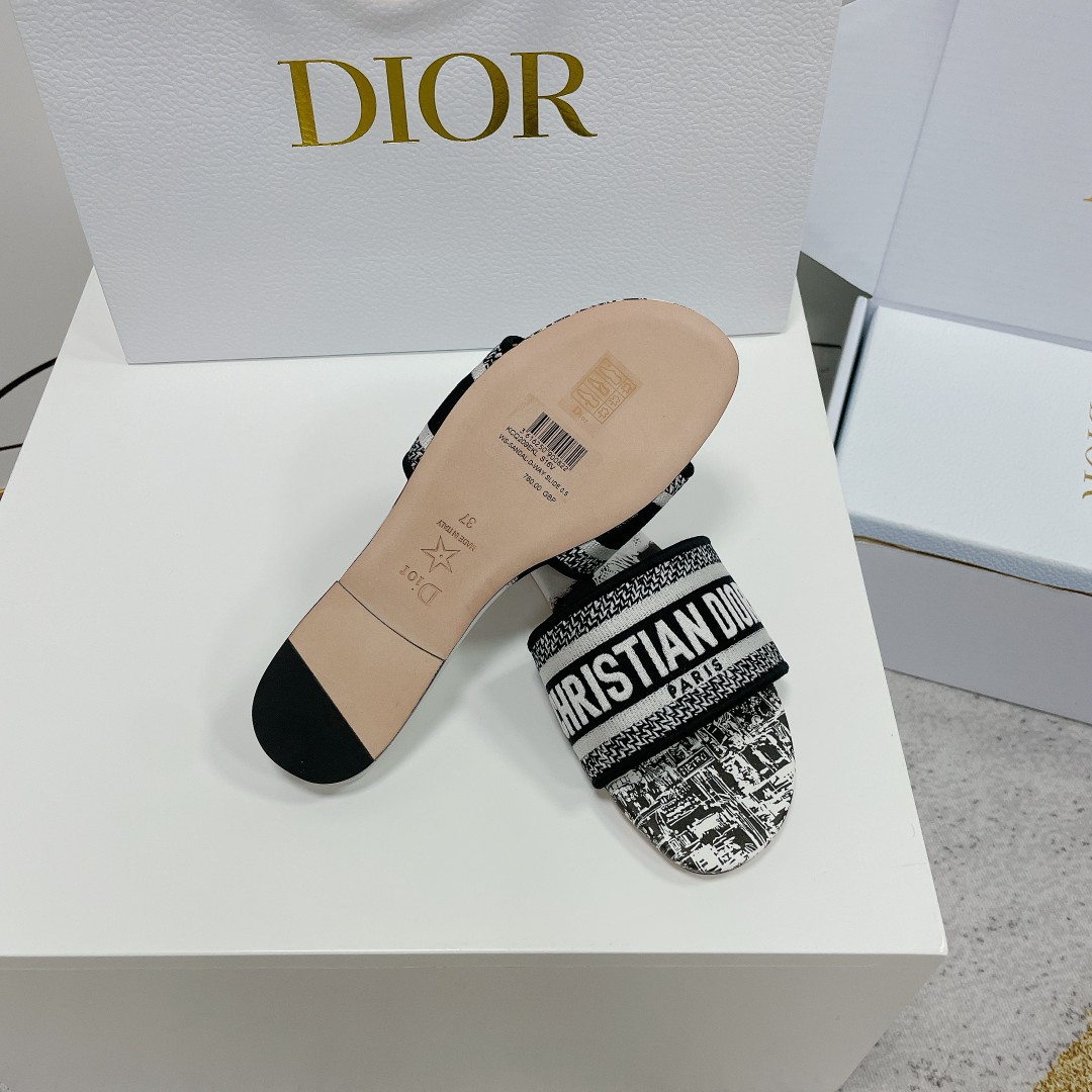ua D*or dway slide