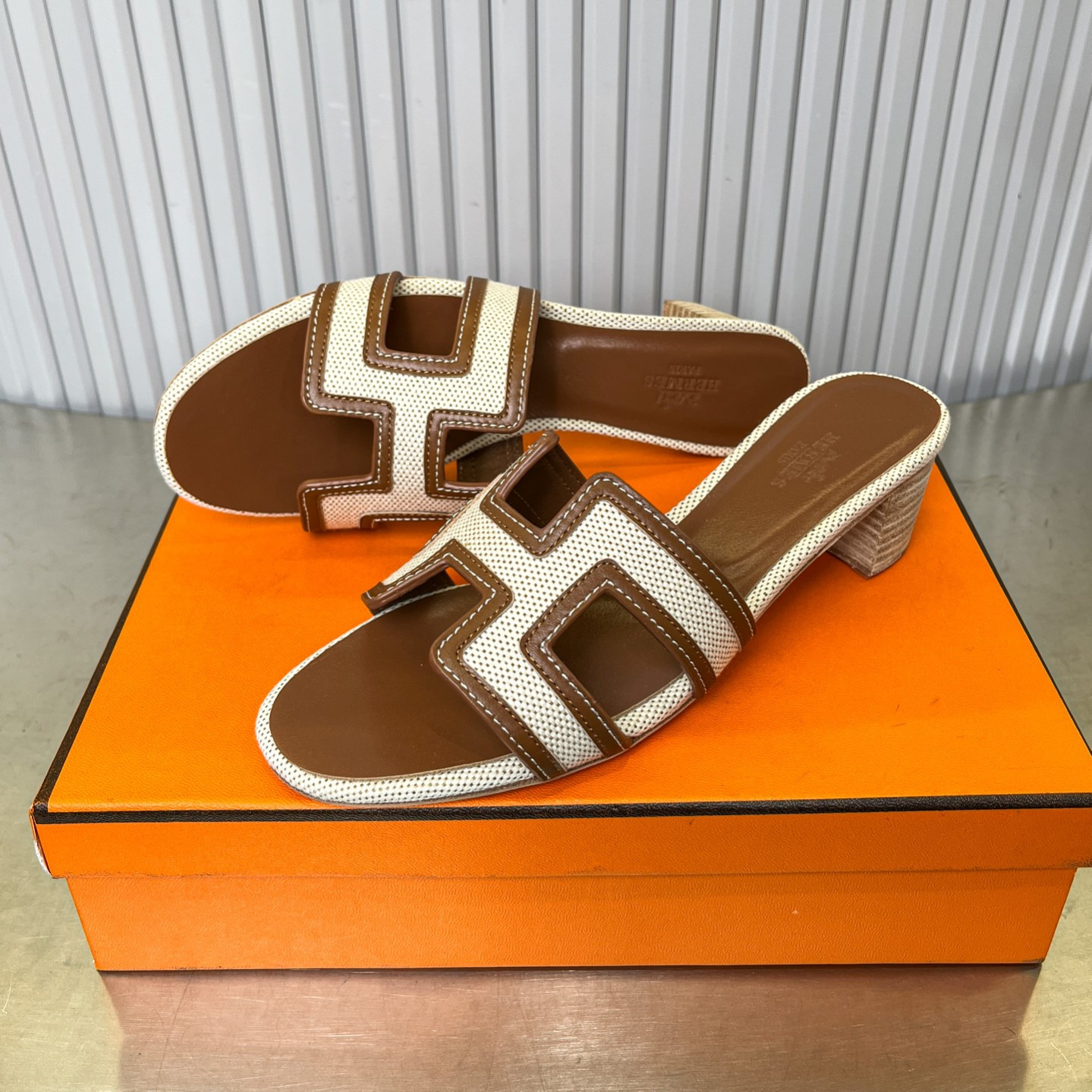 ua H**mes oasis sandal
