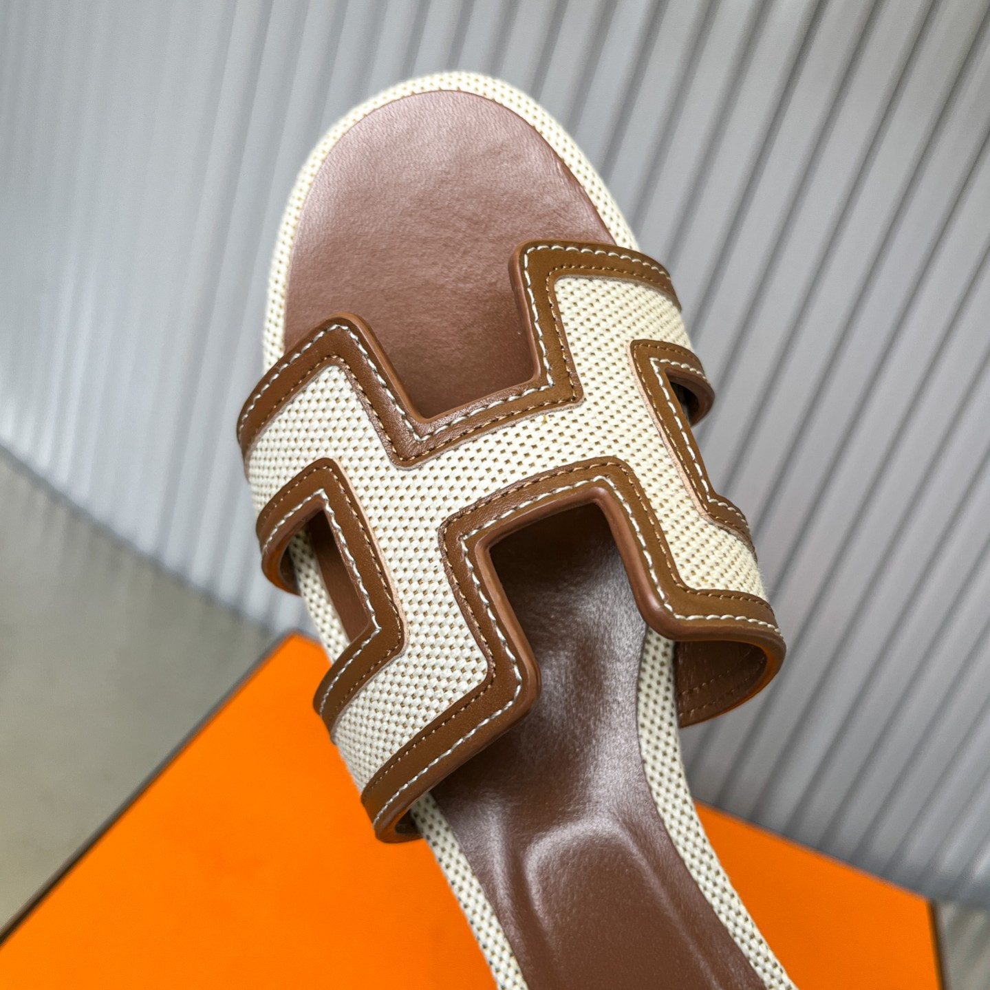 ua H**mes oasis sandal