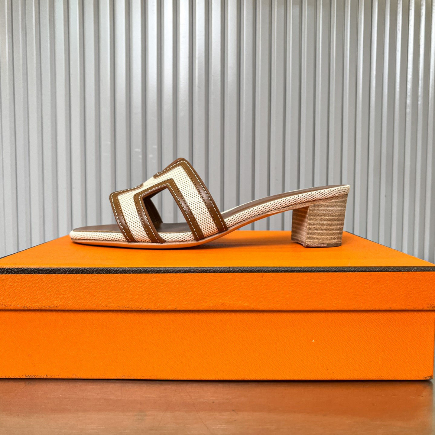 ua H**mes oasis sandal