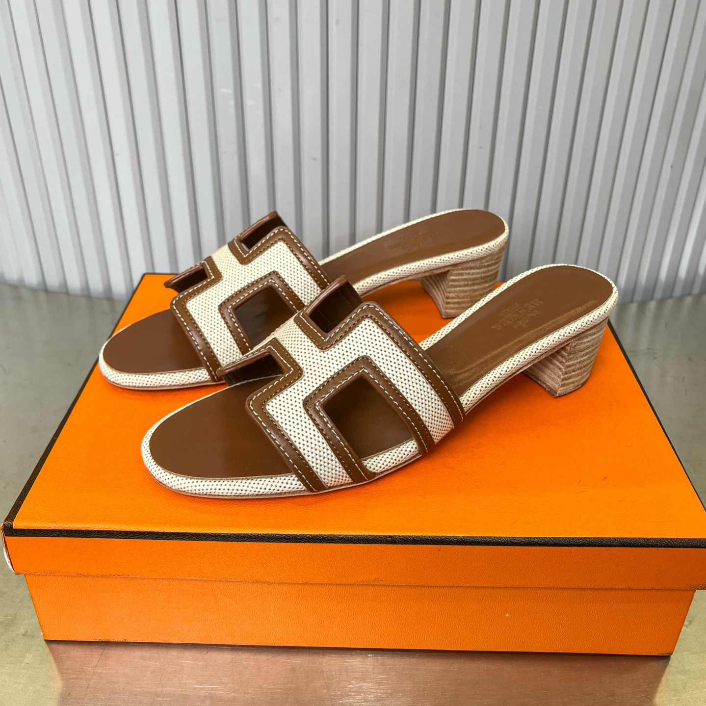 ua H**mes oasis sandal