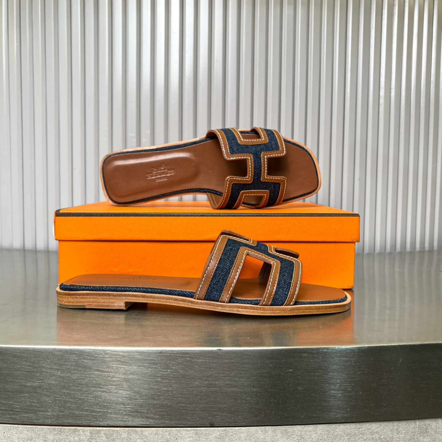 ua H**mes oran sandal