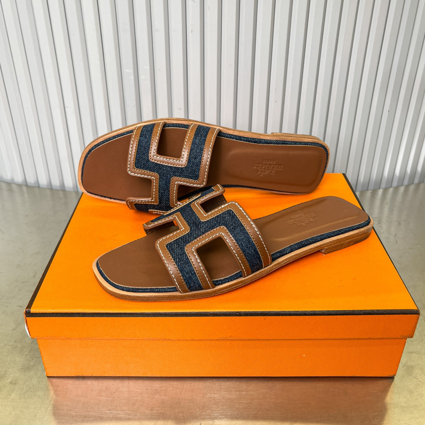 ua H**mes oran sandal