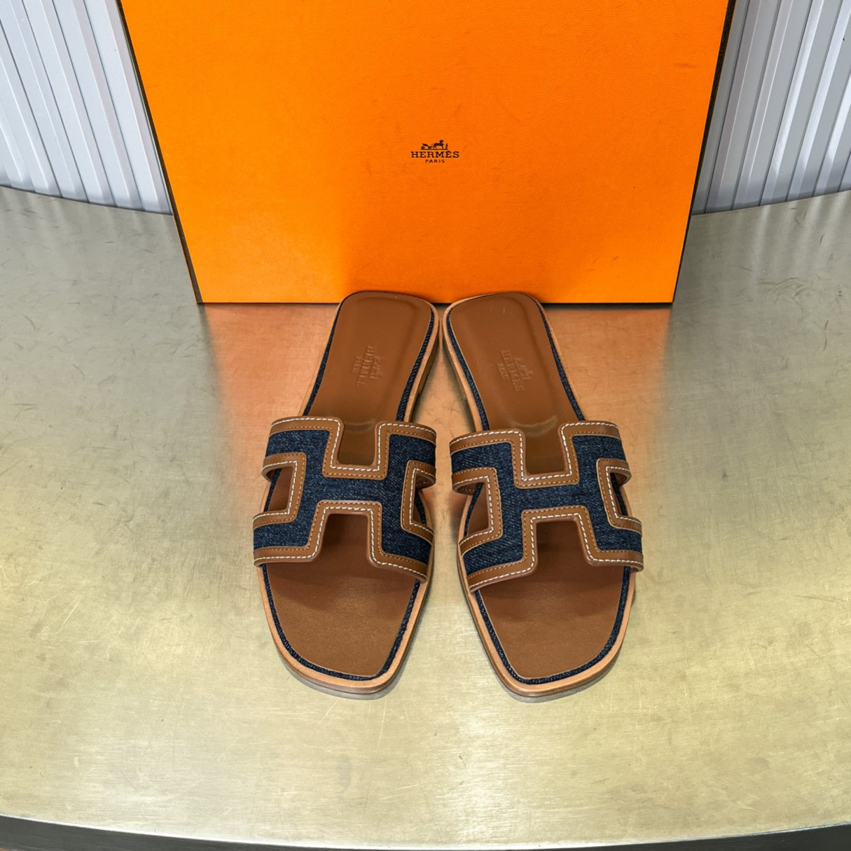 ua H**mes oran sandal
