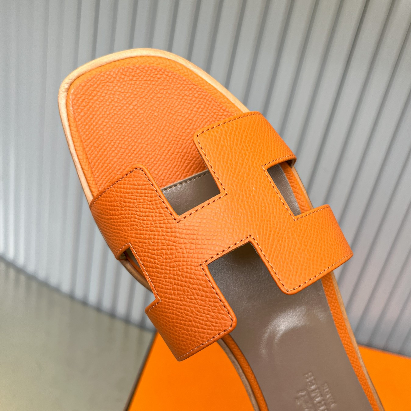 ua H**mes oran sandal