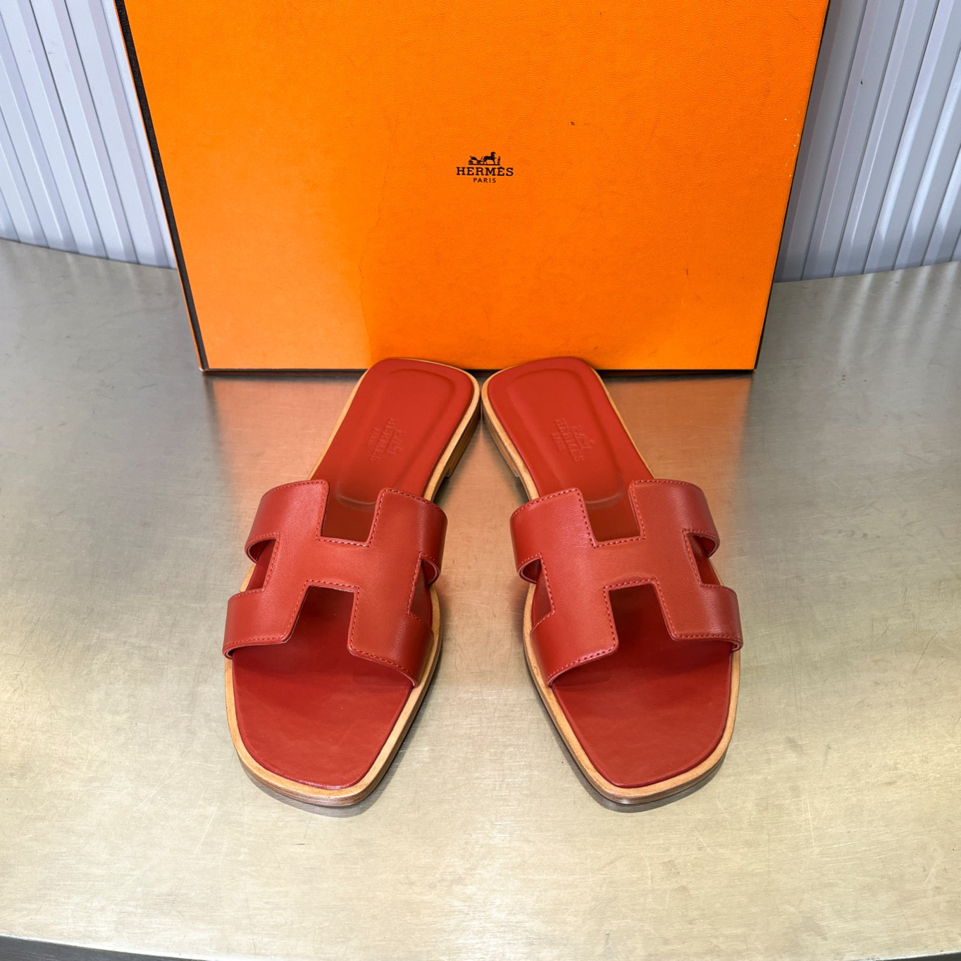 ua H**mes oran sandal