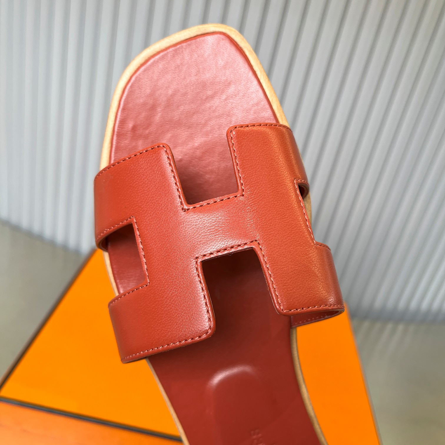 ua H**mes oran sandal