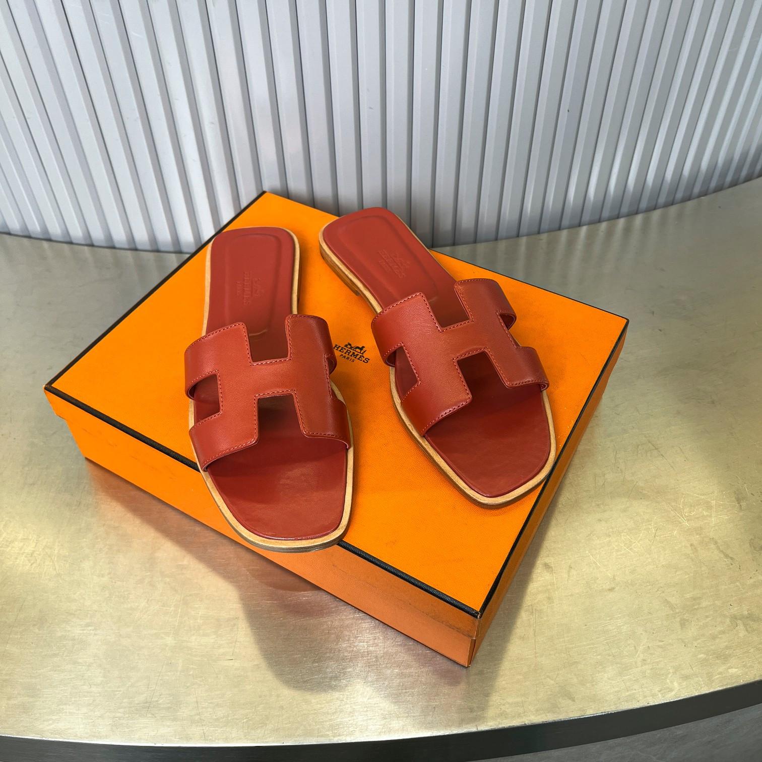 ua H**mes oran sandal