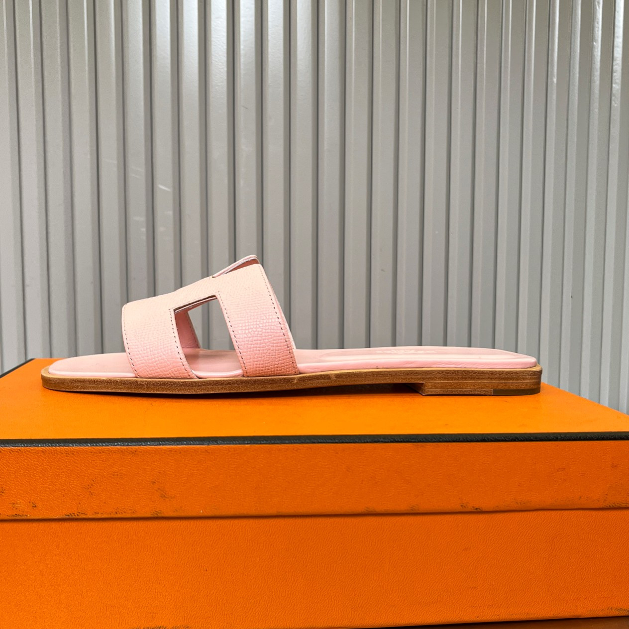 ua H**mes oran sandal