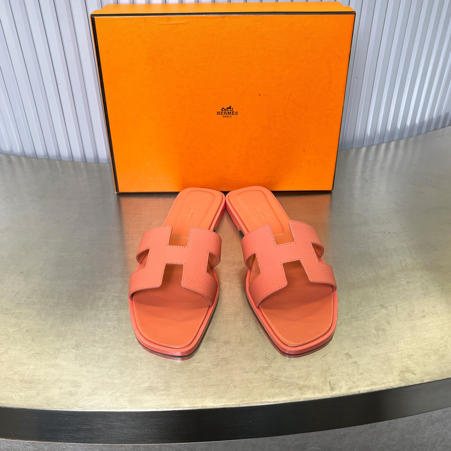 ua H**mes oran sandal