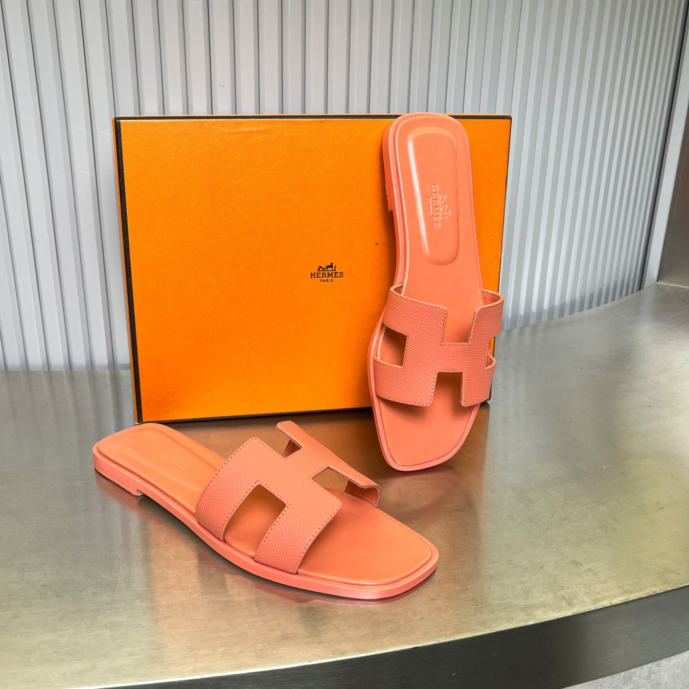 ua H**mes oran sandal