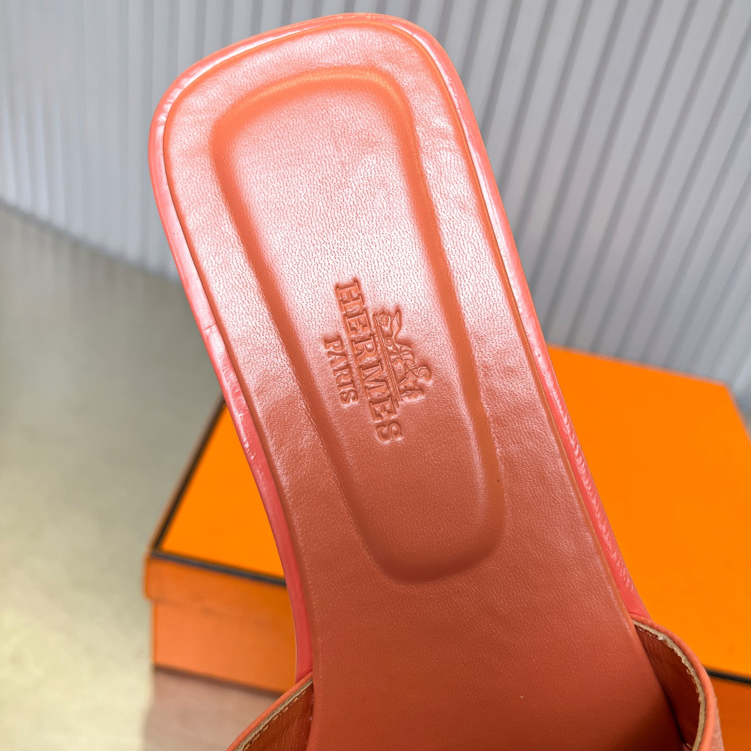 ua H**mes oran sandal