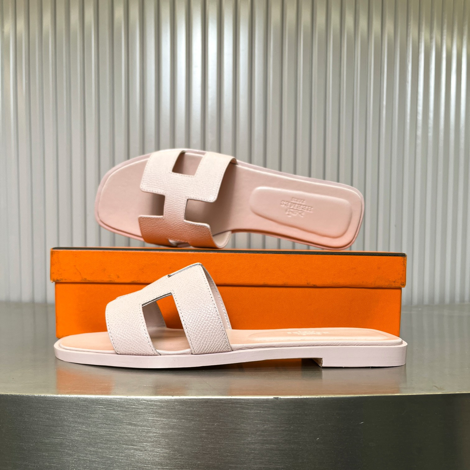 ua H**mes oran sandal