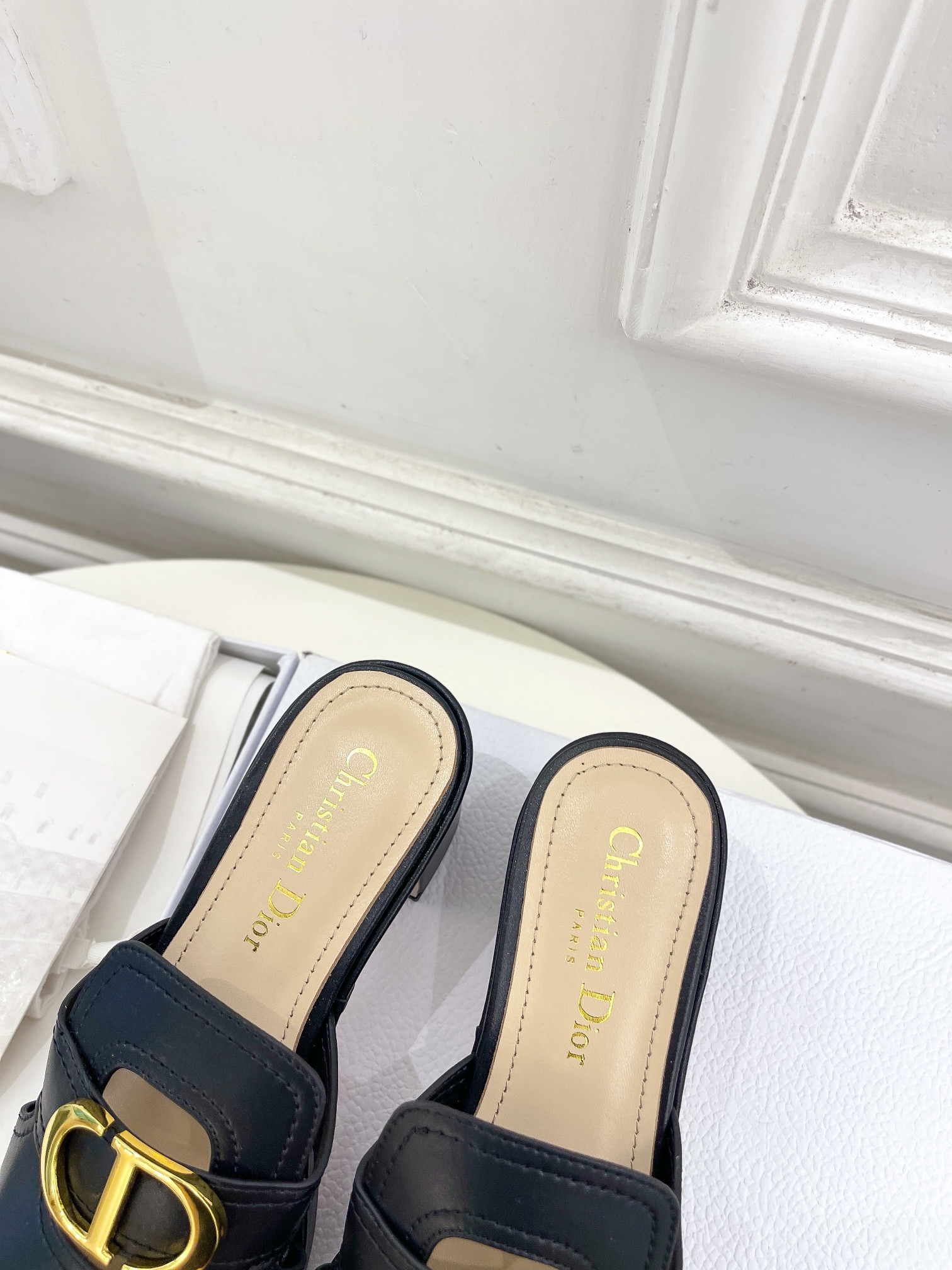 ua D*or 30 montaigne platform slide