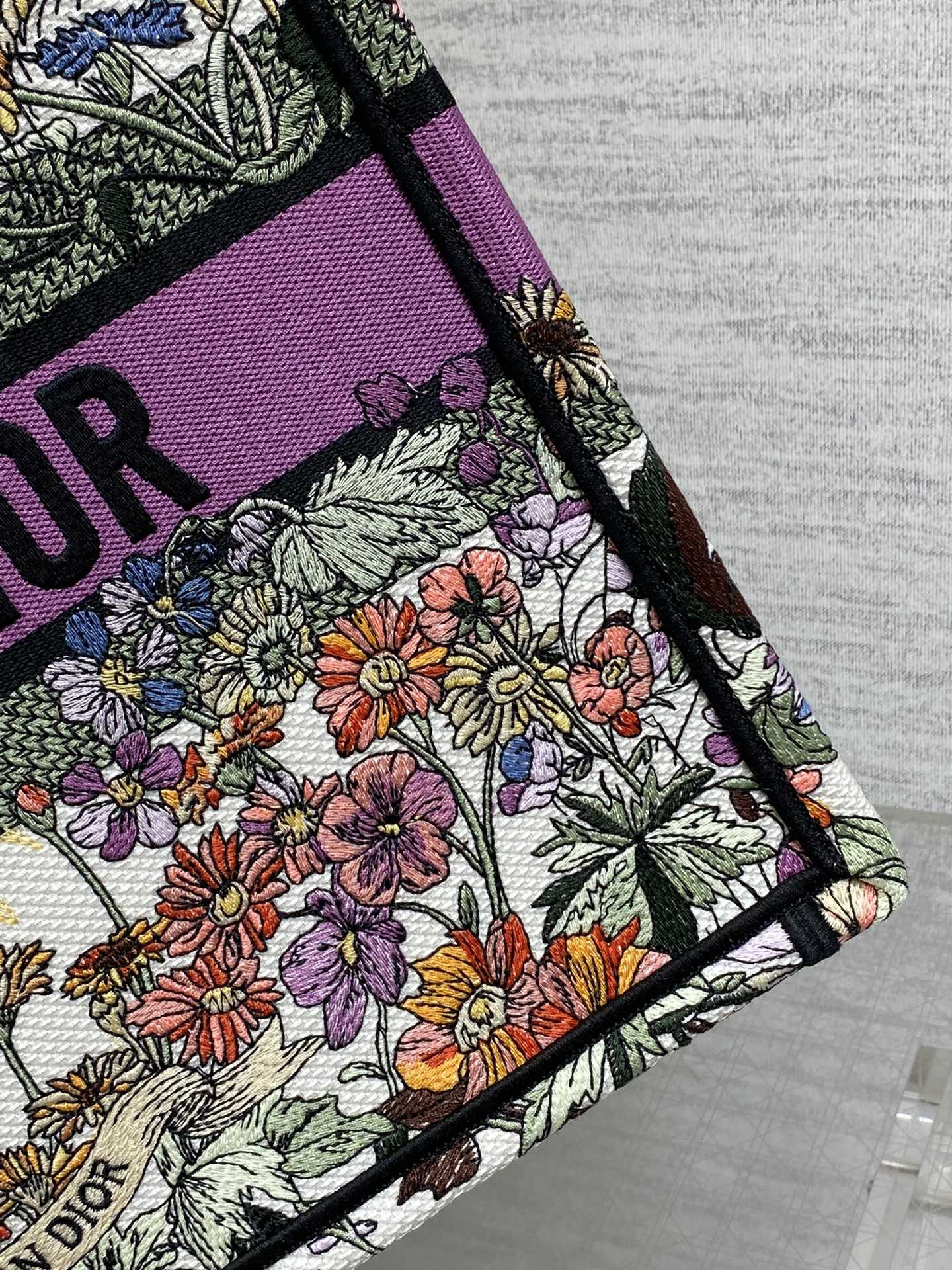 medium D*or book tote  ecru multicolor 36 x 27.5 x 16.5 cm