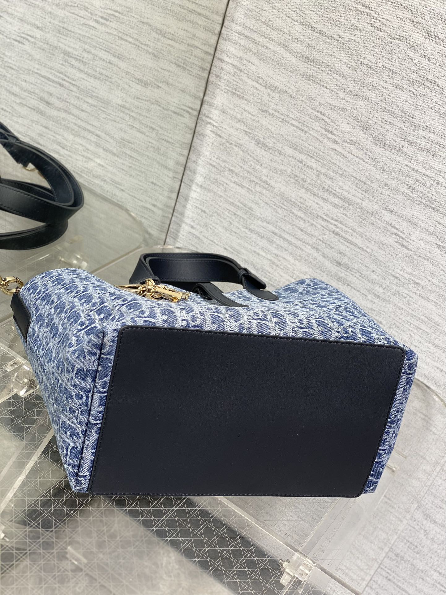 medium d*or toujours bag blue De*1m d*or oblique jacquard 28.5 x 21.5 x 17 cm