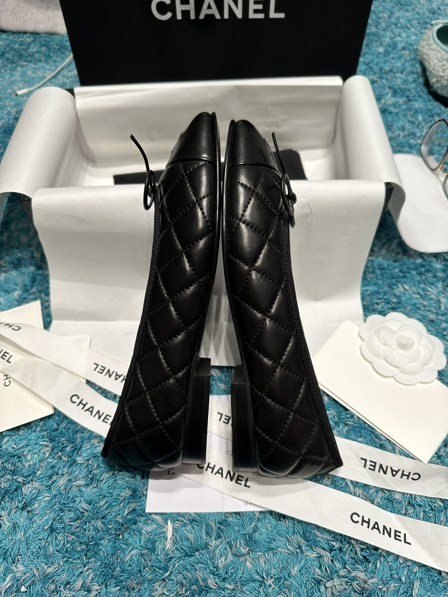 ua Ch*el ballet flats