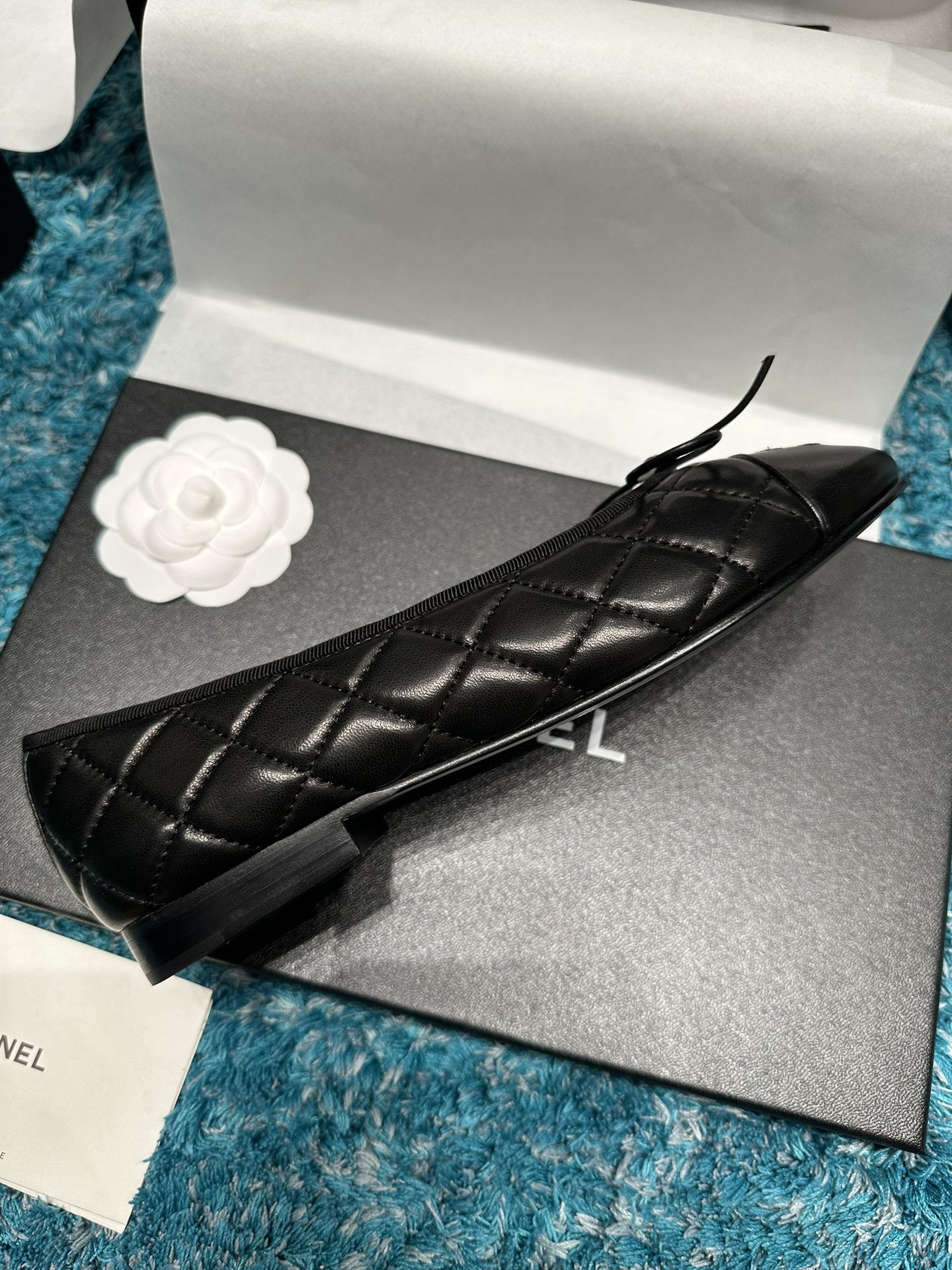 ua Ch*el ballet flats
