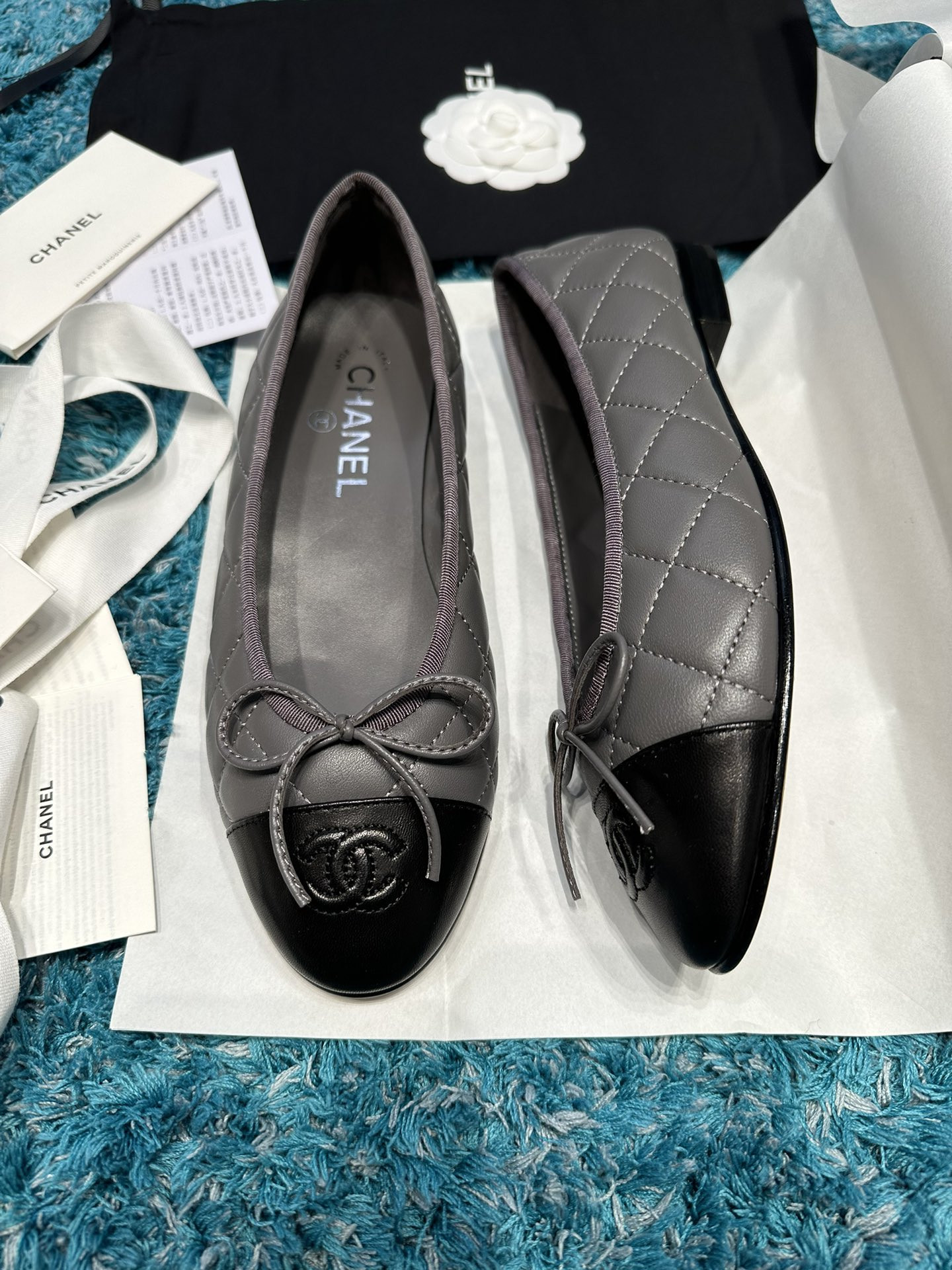 ua Ch*el ballet flats