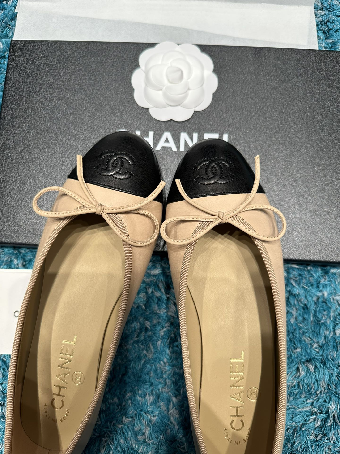 ua Ch*el ballet flats