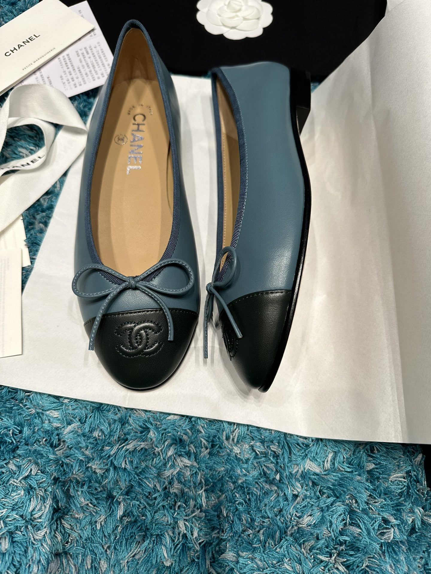 ua Ch*el ballet flats