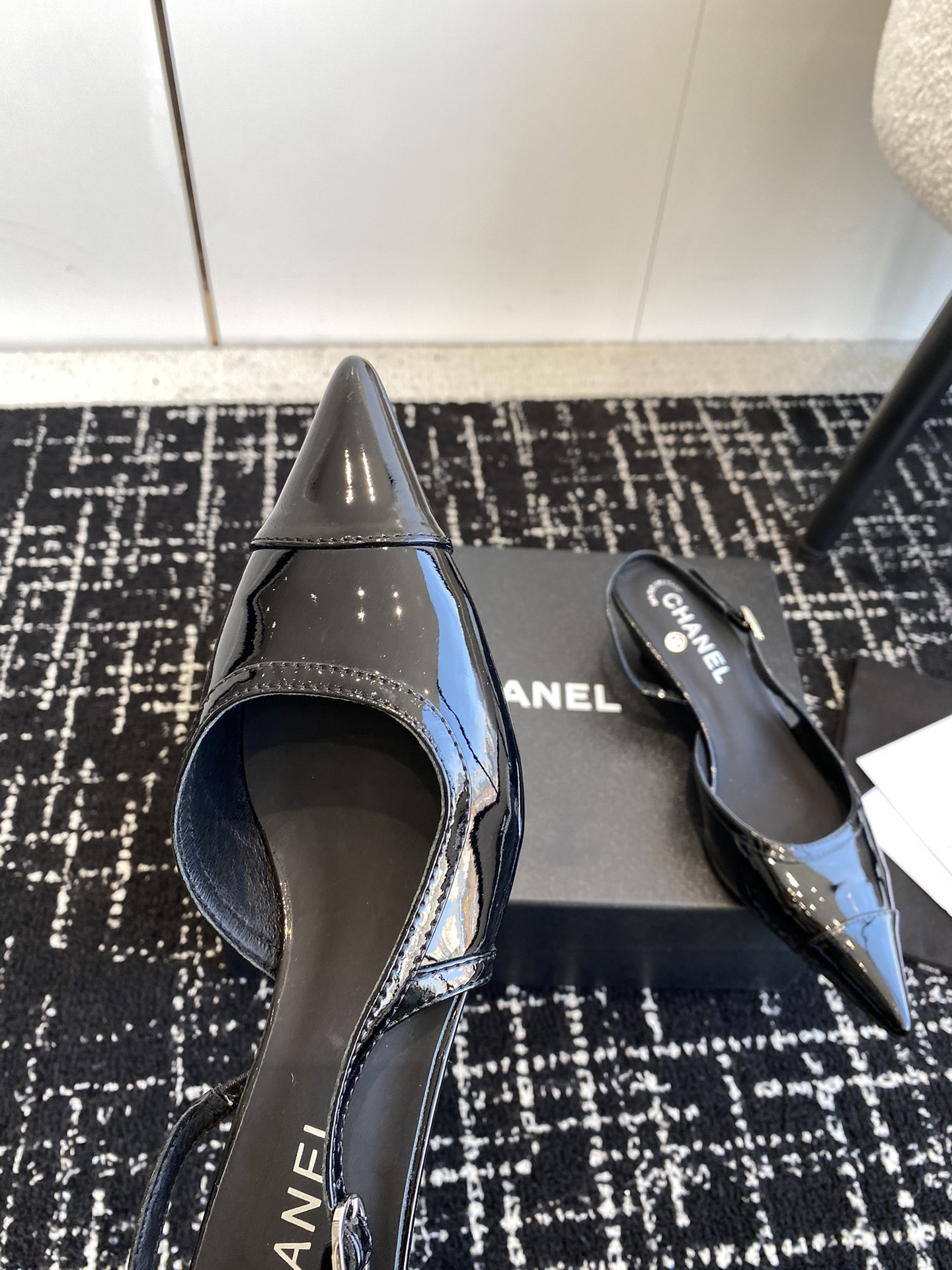 ua Ch*el slingbacks