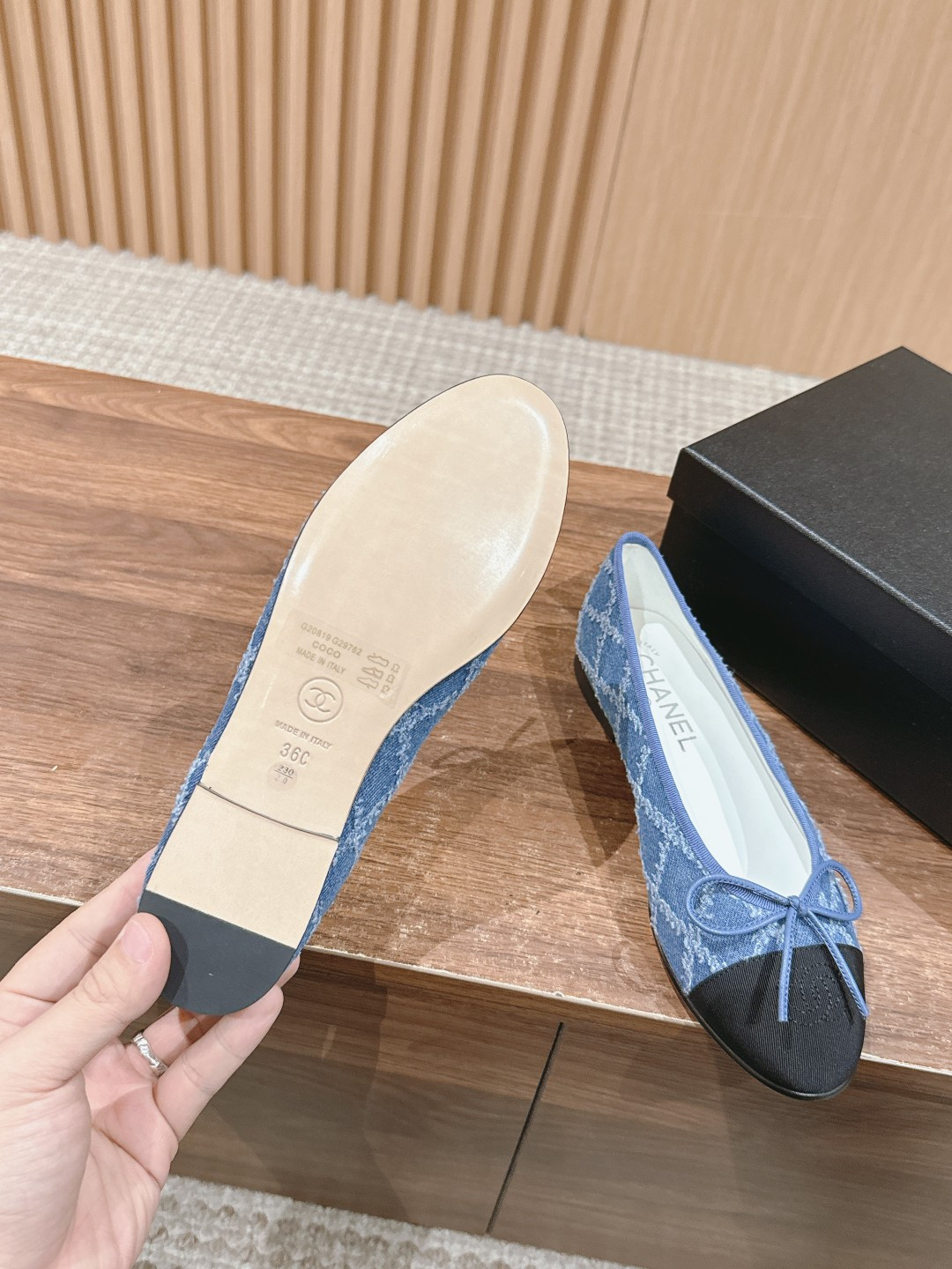 ua Ch*el ballet flats