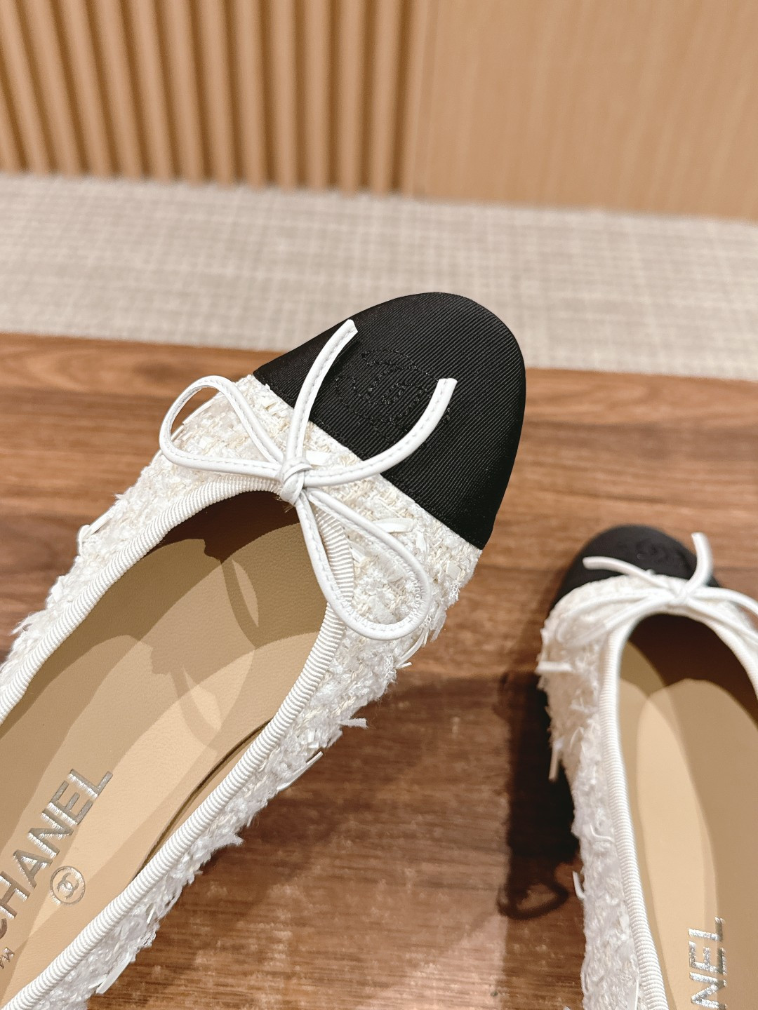 ua Ch*el ballet flats
