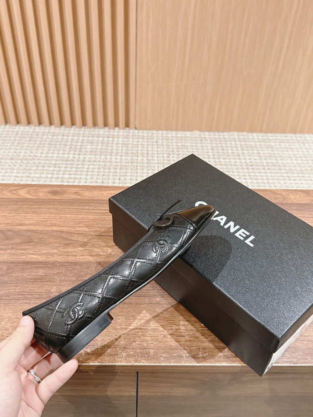 ua Ch*el ballet flats