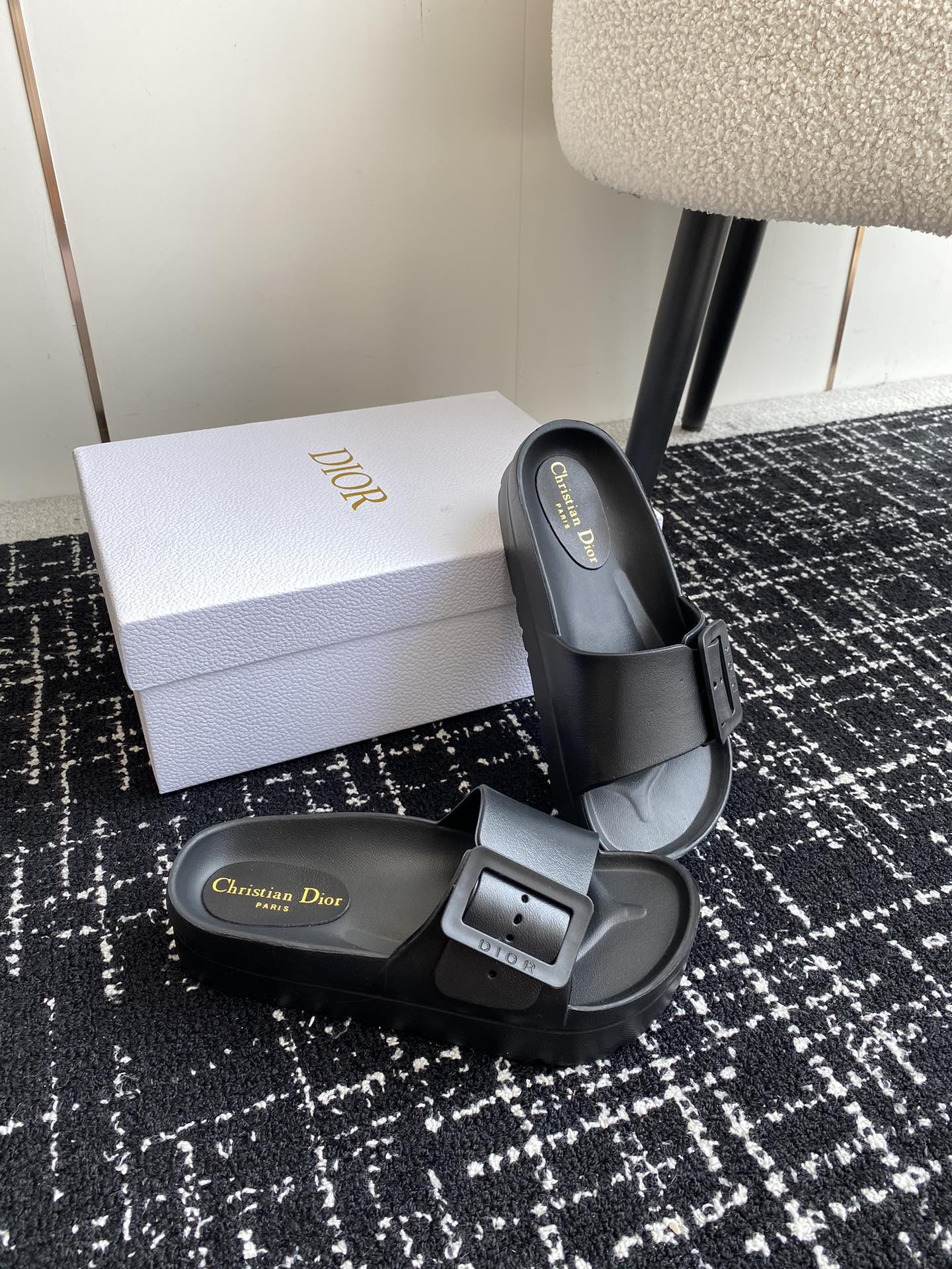 ua D*or slide black