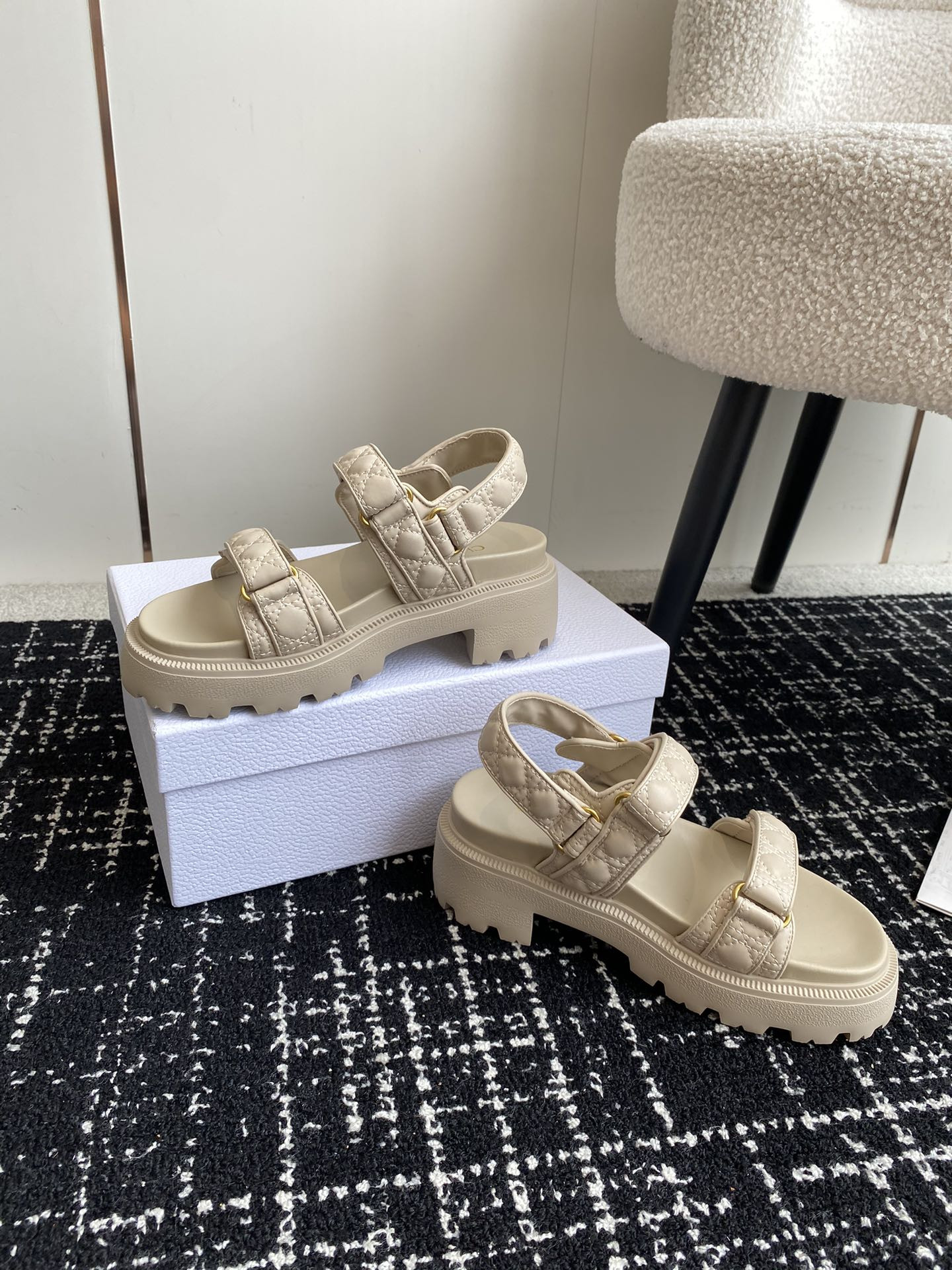 ua D*oract platform sandal