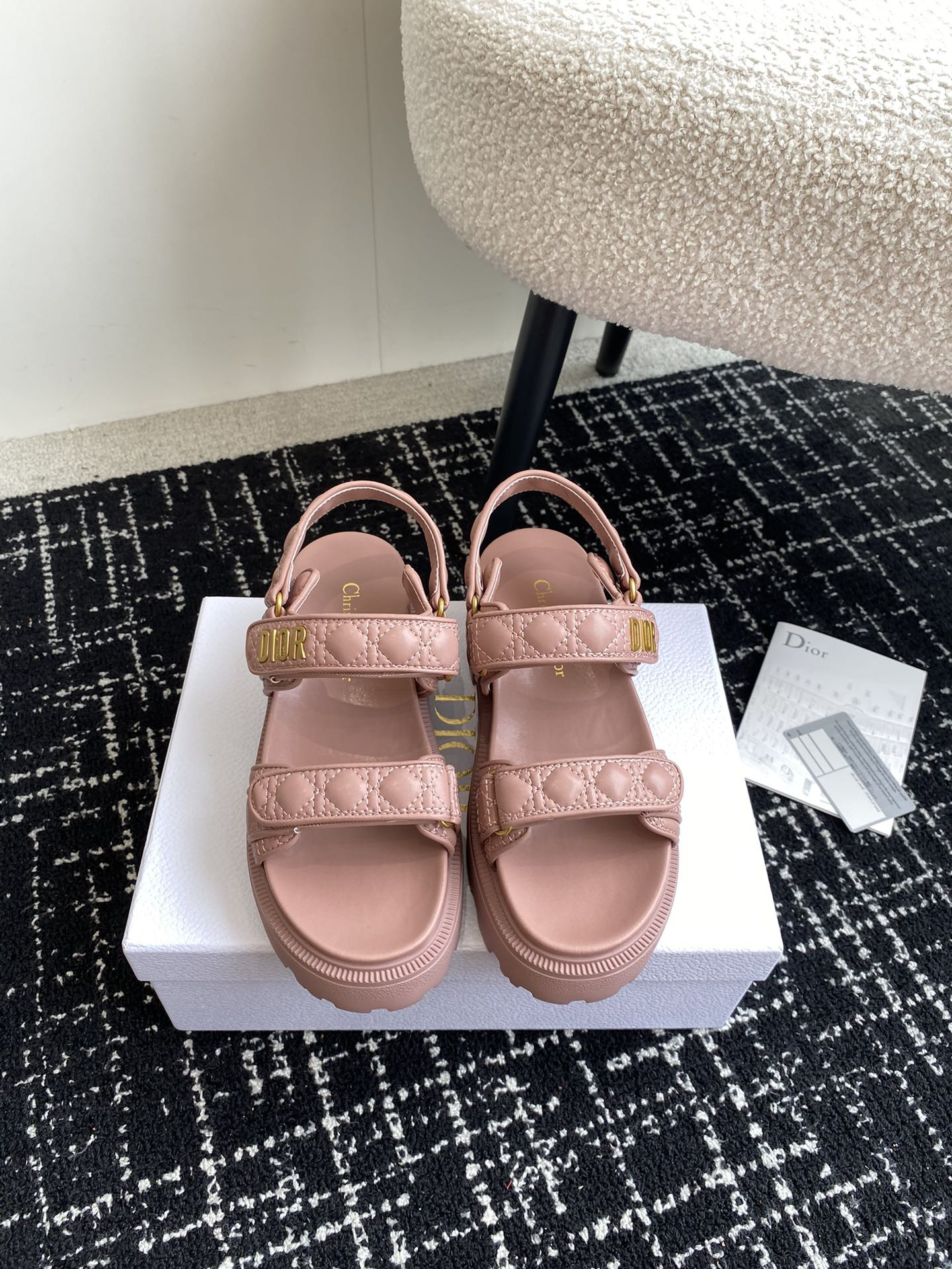 ua D*oract platform sandal