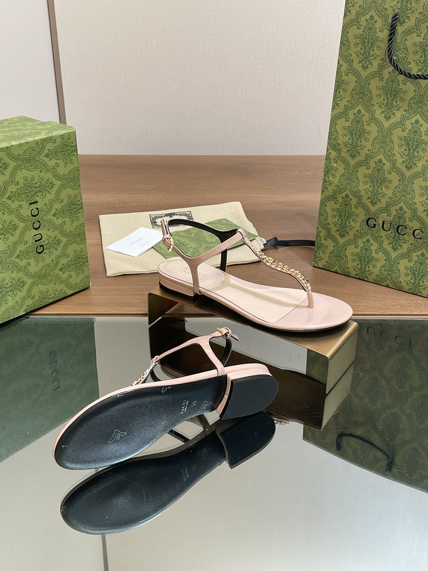ua G*u*i signoria thong sandal
