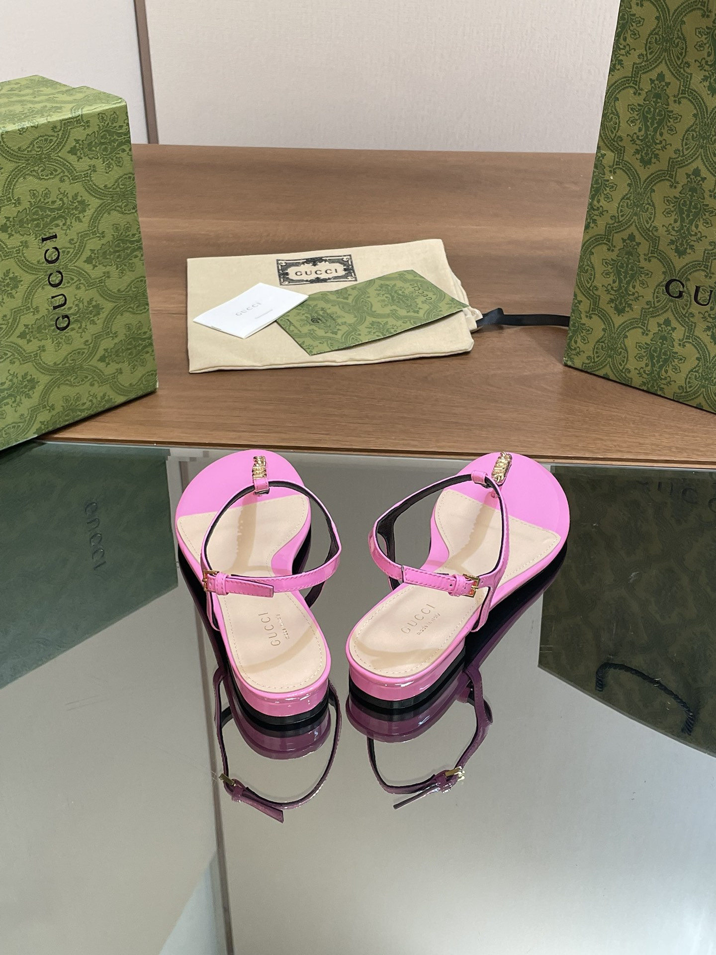 ua G*u*i signoria thong sandal