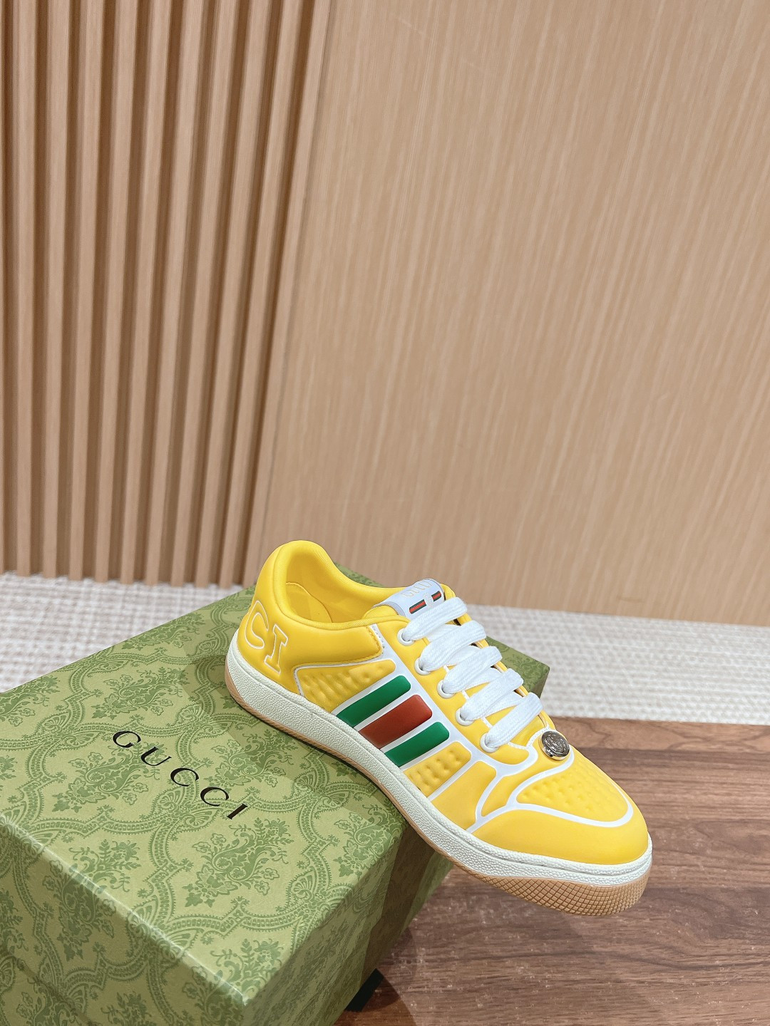 ua G*u*i screener sneaker with web