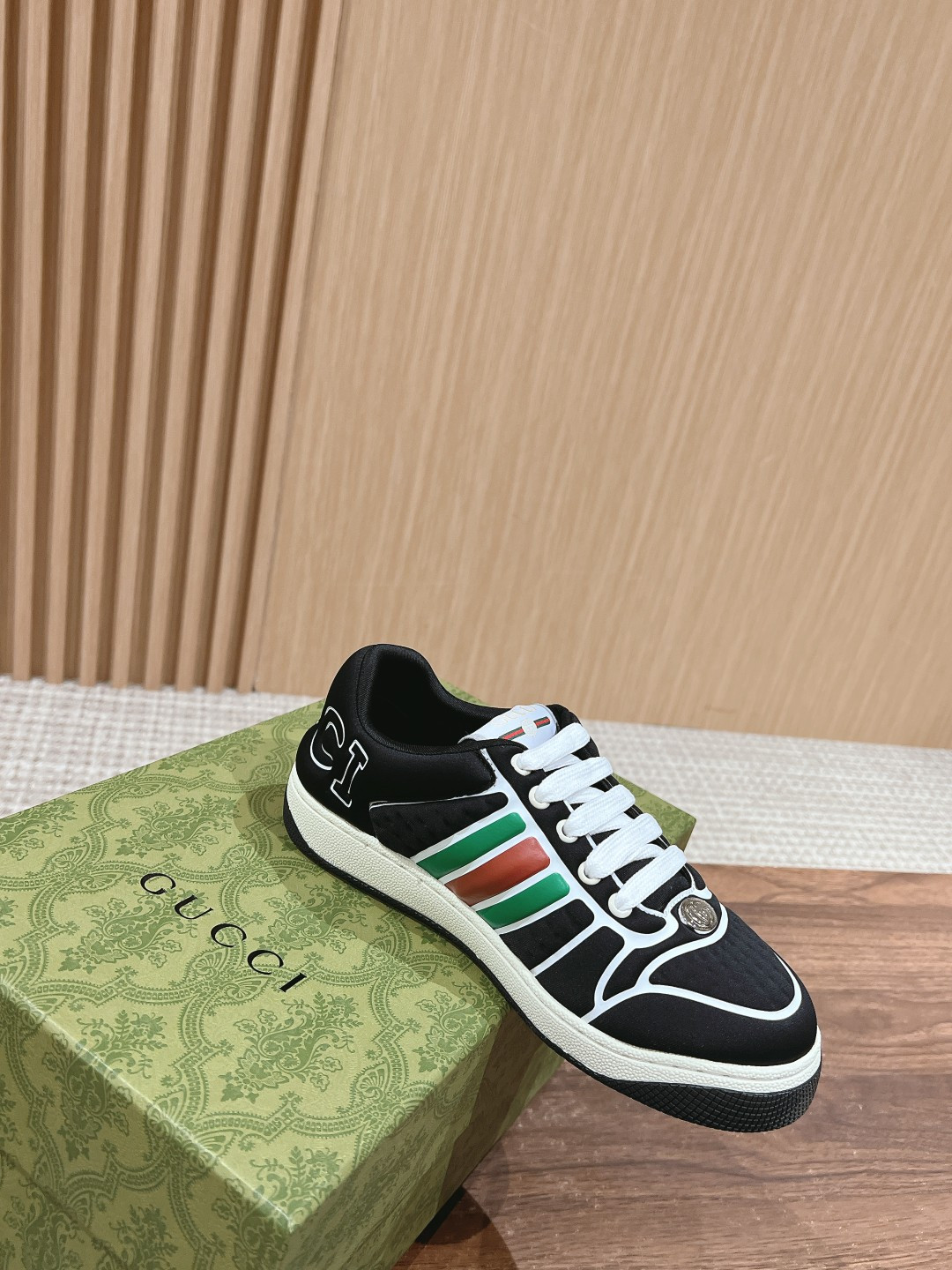 ua G*u*i screener sneaker with web