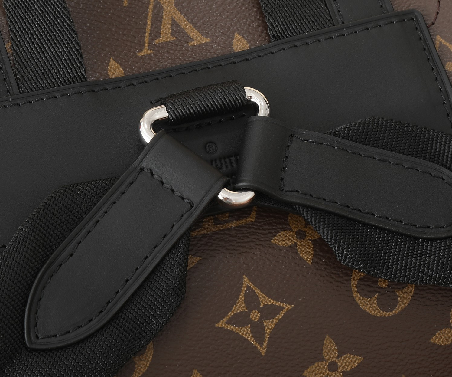 LV Christopher MM M43735 15 x 17.3 x 4.9 inches
