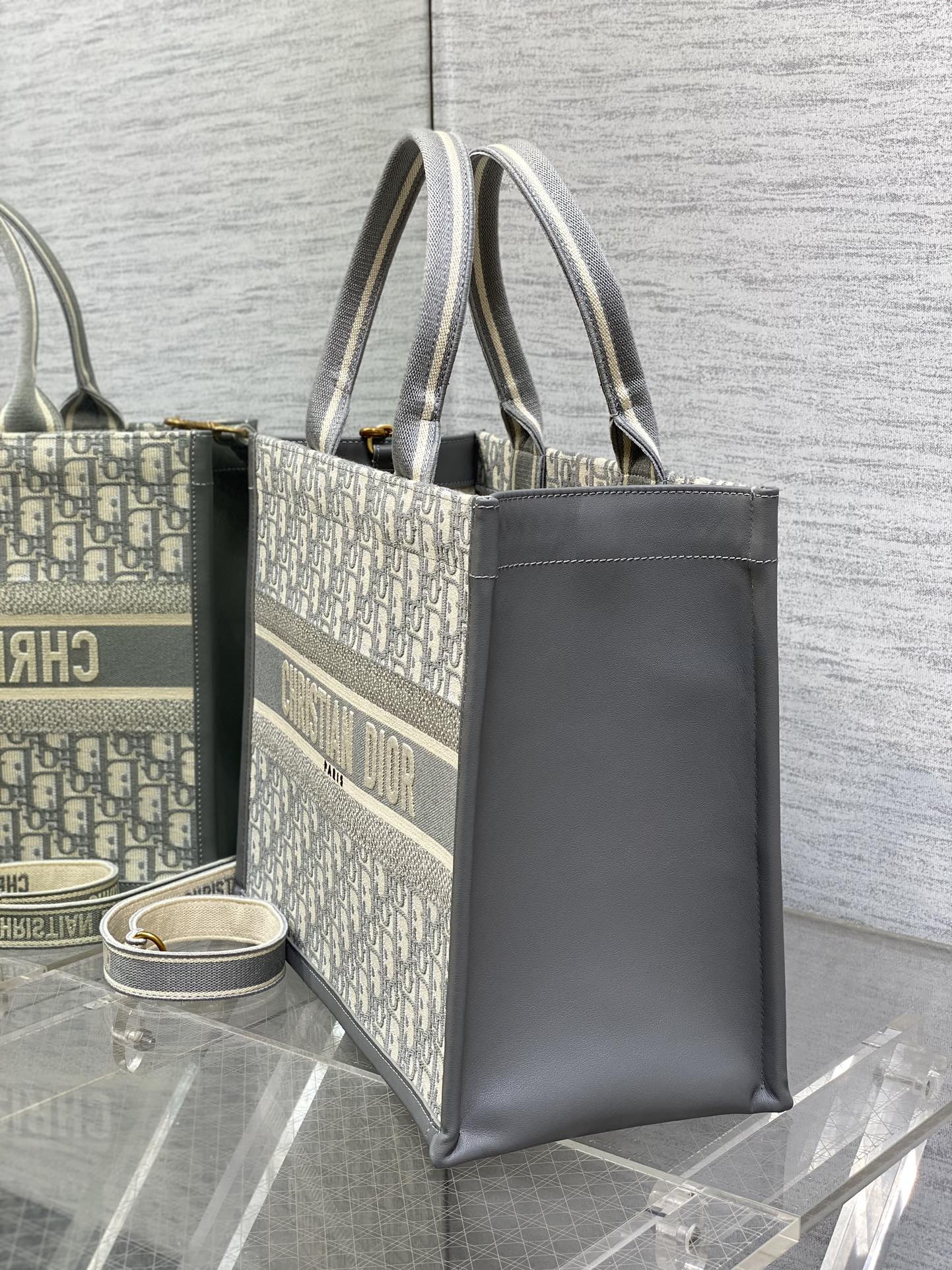 D*or medium D*or book tote gray D*or oblique embroidery and calfskin 36.5 x 28 x 17.5 cm