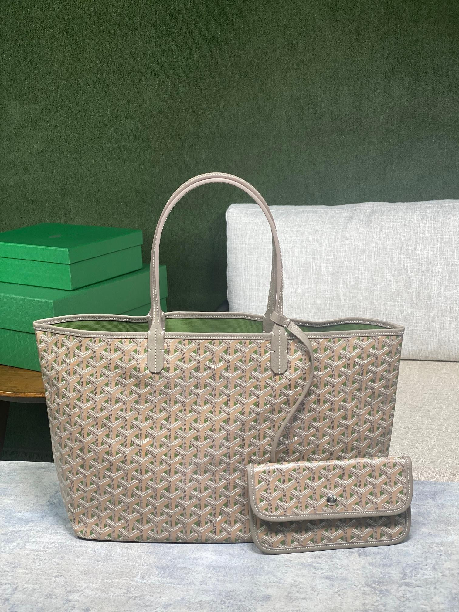 Go*ard small  saint l0*is bag 28 cm x 15 cm x 34 cm