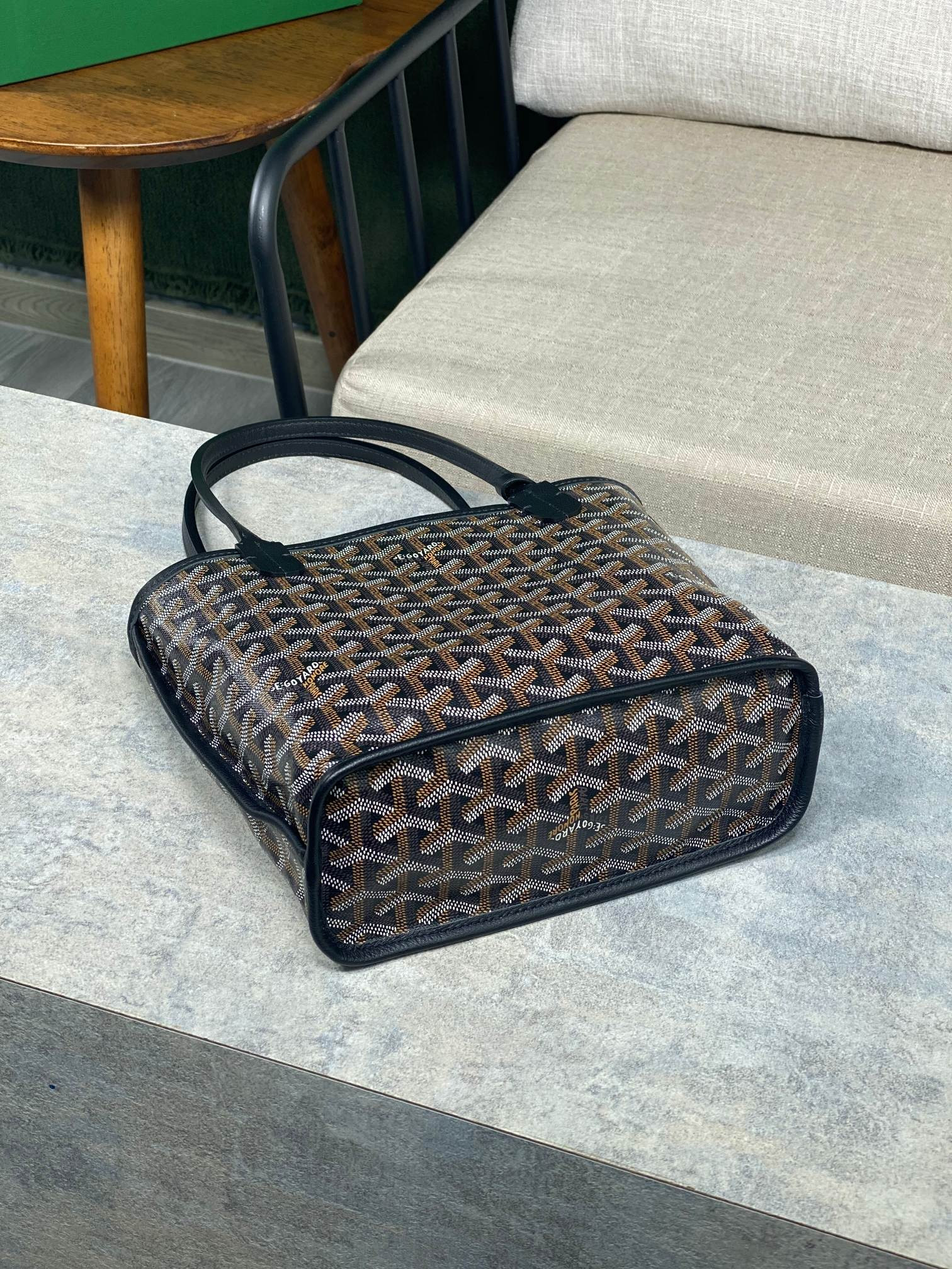 Go*ard anjou mini bag 20 cm x 10 cm x 20 cm