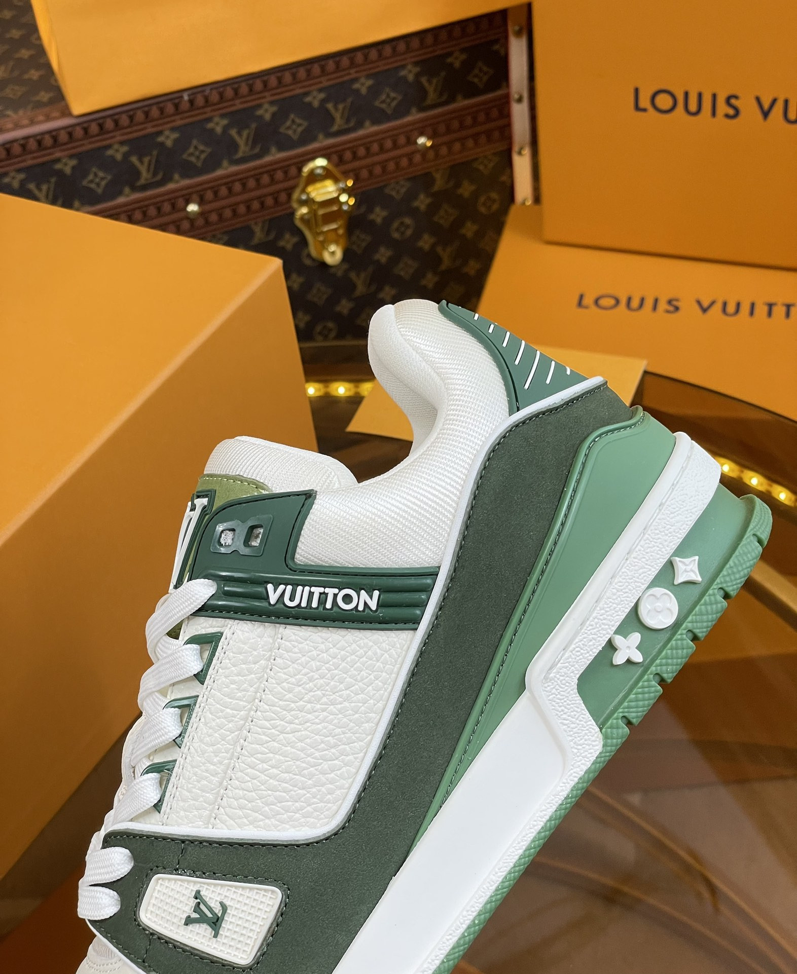 UA LV Trainer Sneaker