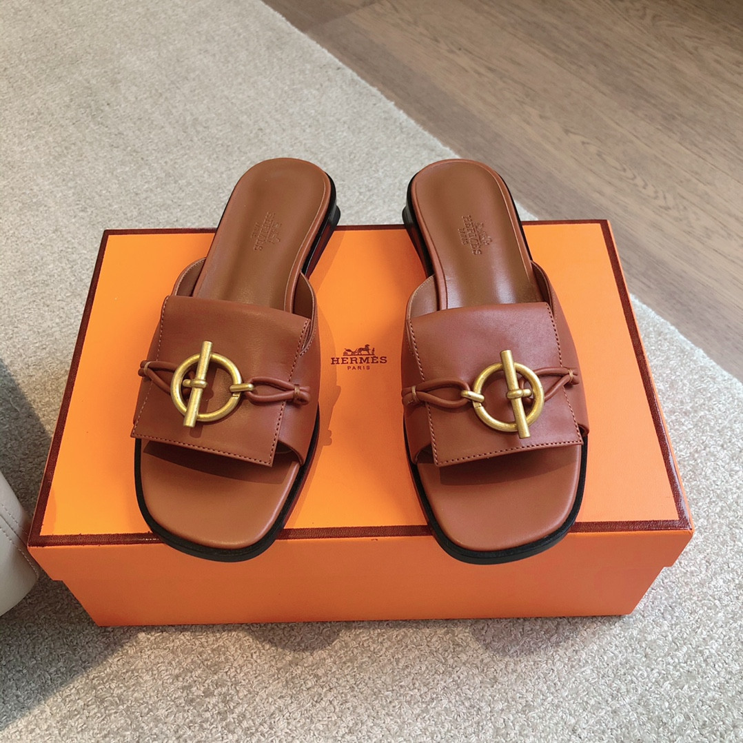 ua H**mes isle sandal