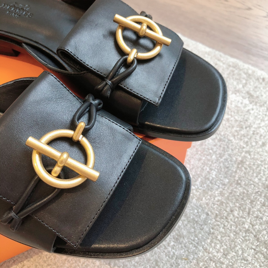ua H**mes isle sandal