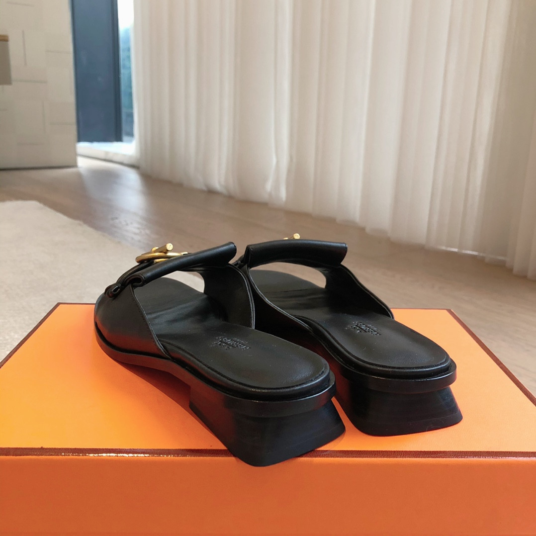 ua H**mes isle sandal