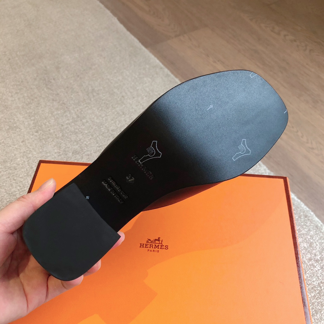 ua H**mes isle sandal