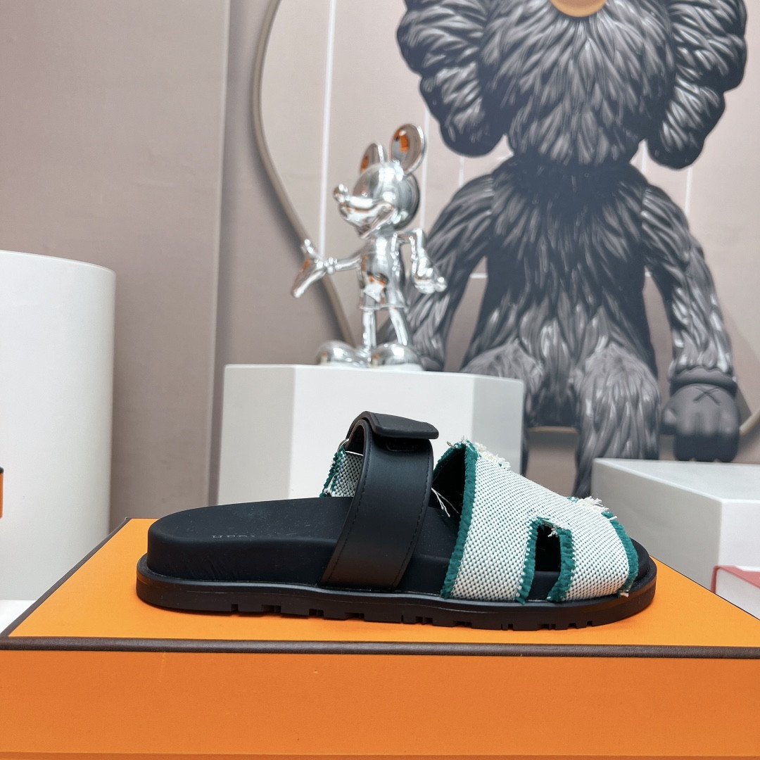 ua H**mes chypre sandal