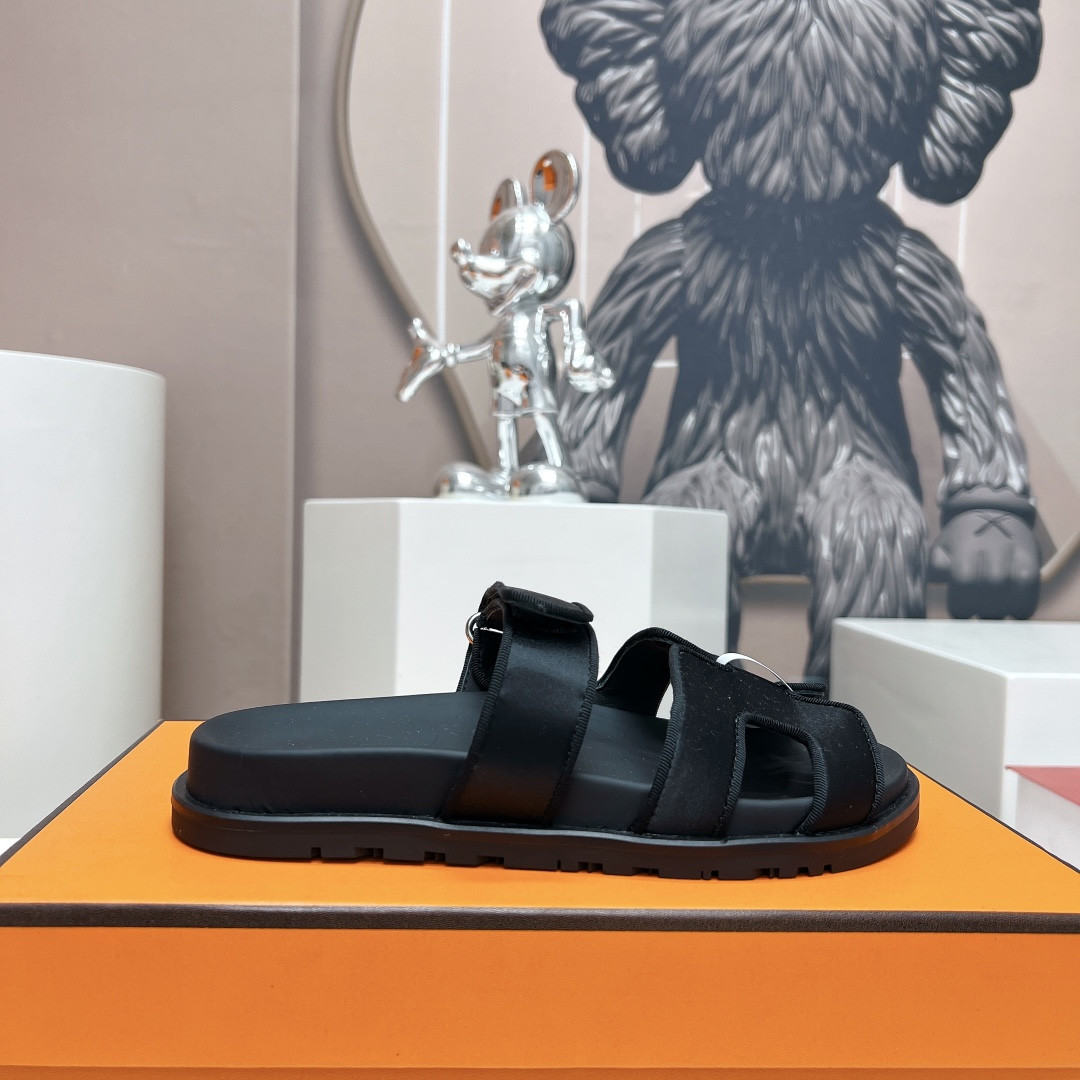 ua H**mes chypre sandal